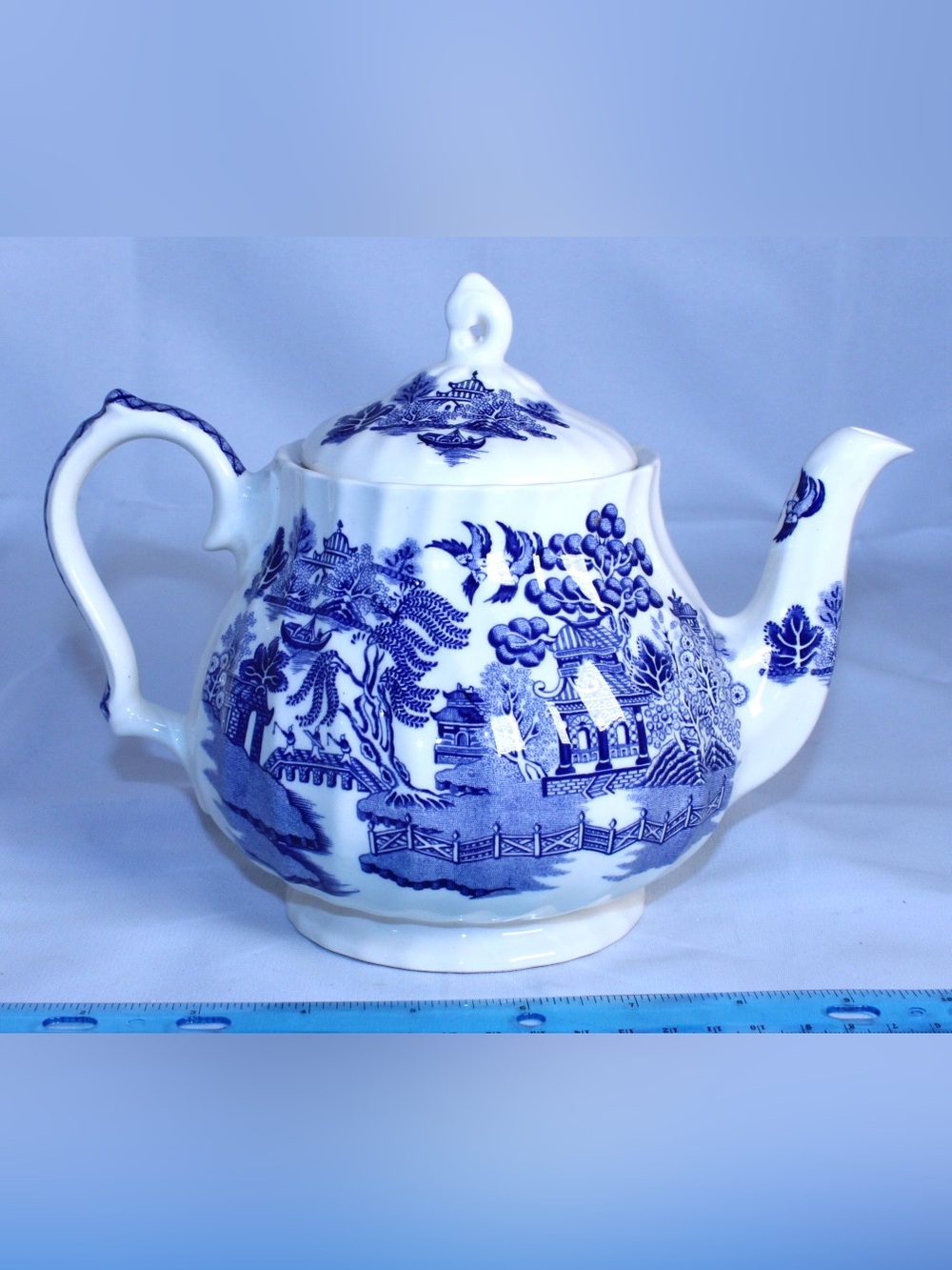 Vintage Sadler Cobalt “Blue Willow” Teapot Staffordshire, England + Matching Lid - Picture 3 of 7